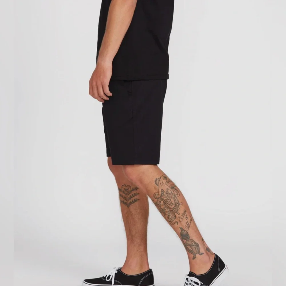 NWOT Men's Volcom True To‎ This 19